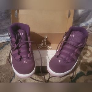 Unisex purple nikes size 13.5